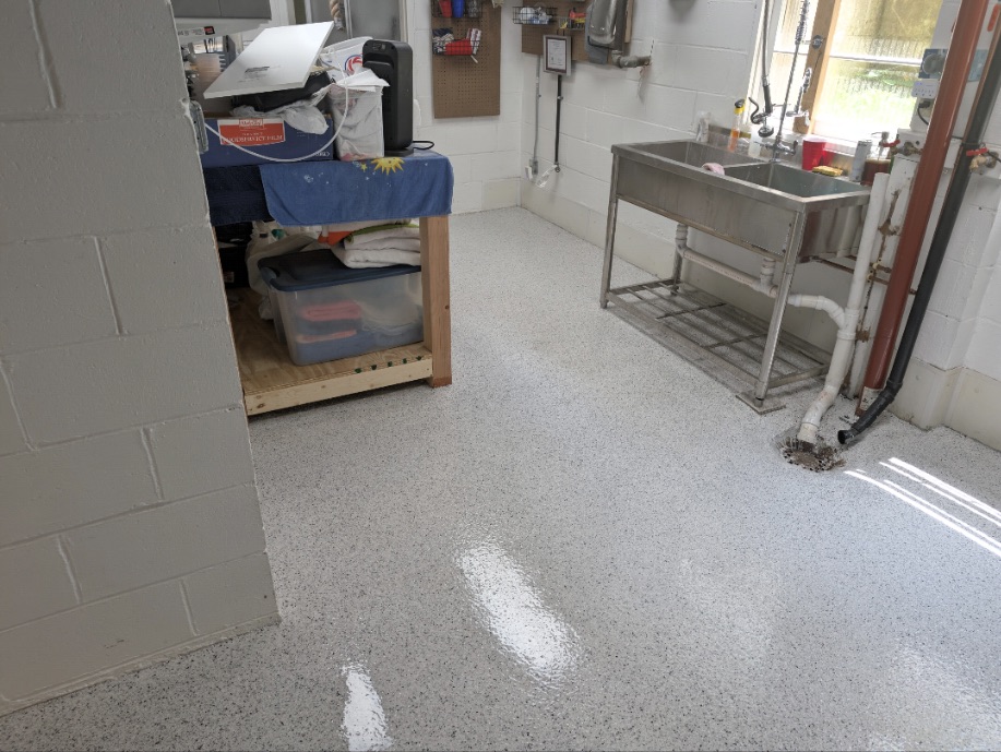Grey and white flake epoxy floor in a Cuyahoga Falls basement workshop